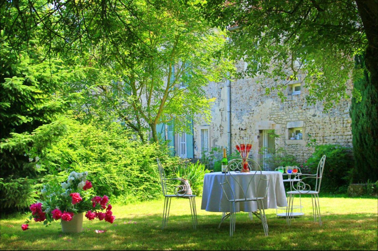 Vila Maison Charmante A Ri Avec Jardin Et Terrasse Ri Exteriér fotografie